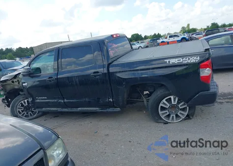 2018 Toyota Tundra Sr5 5.7L V8 z USA, uszkodzony, nr VIN 5TFDW5F12JX720521